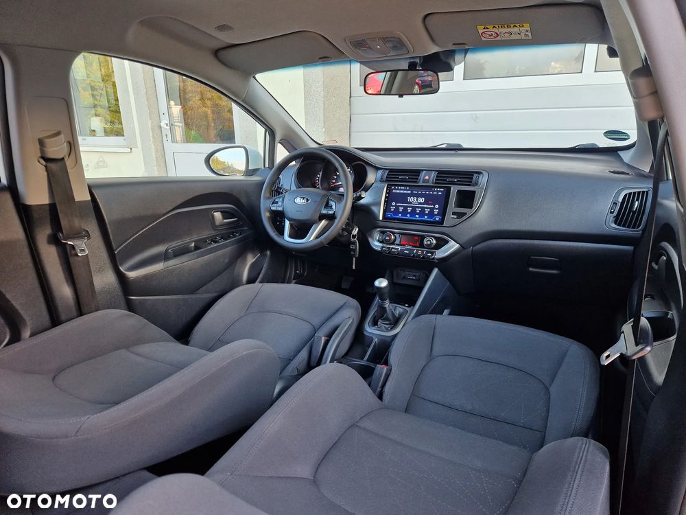 Kia Rio 1.2 Fifa World Cup Edition - 25