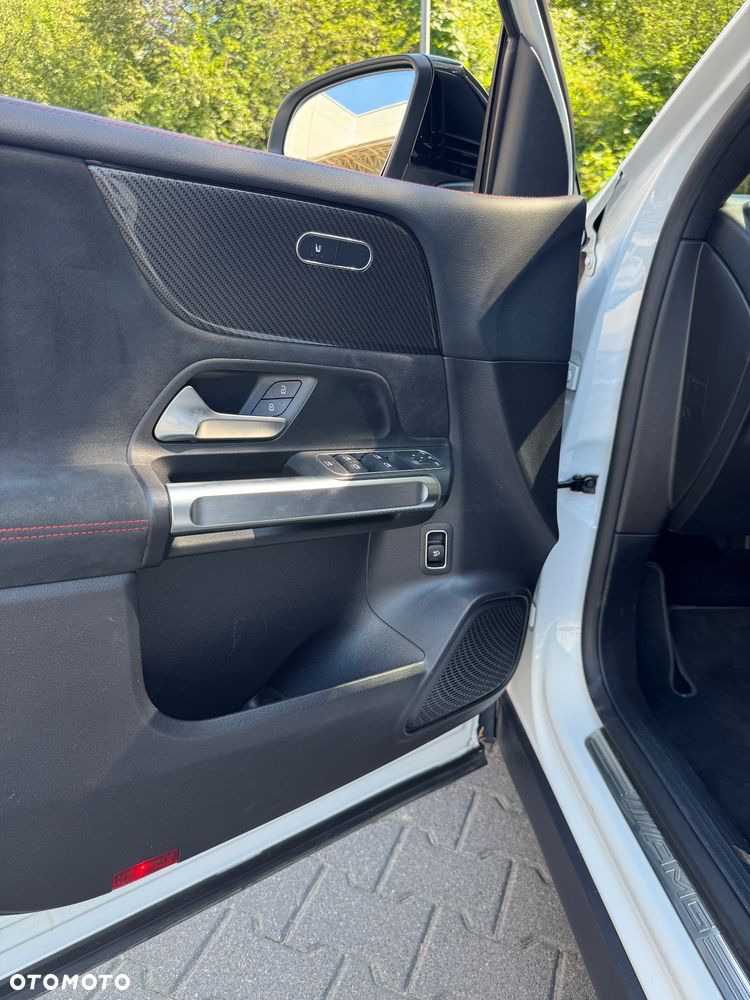 Mercedes-Benz GLB - 33