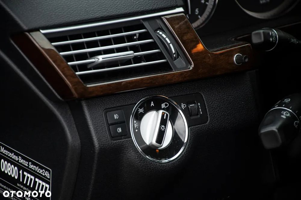 Mercedes-Benz Klasa E 200 BlueEFFICIENCY Elegance - 30