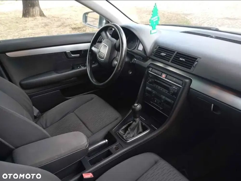 Audi A4 Limousine - 5