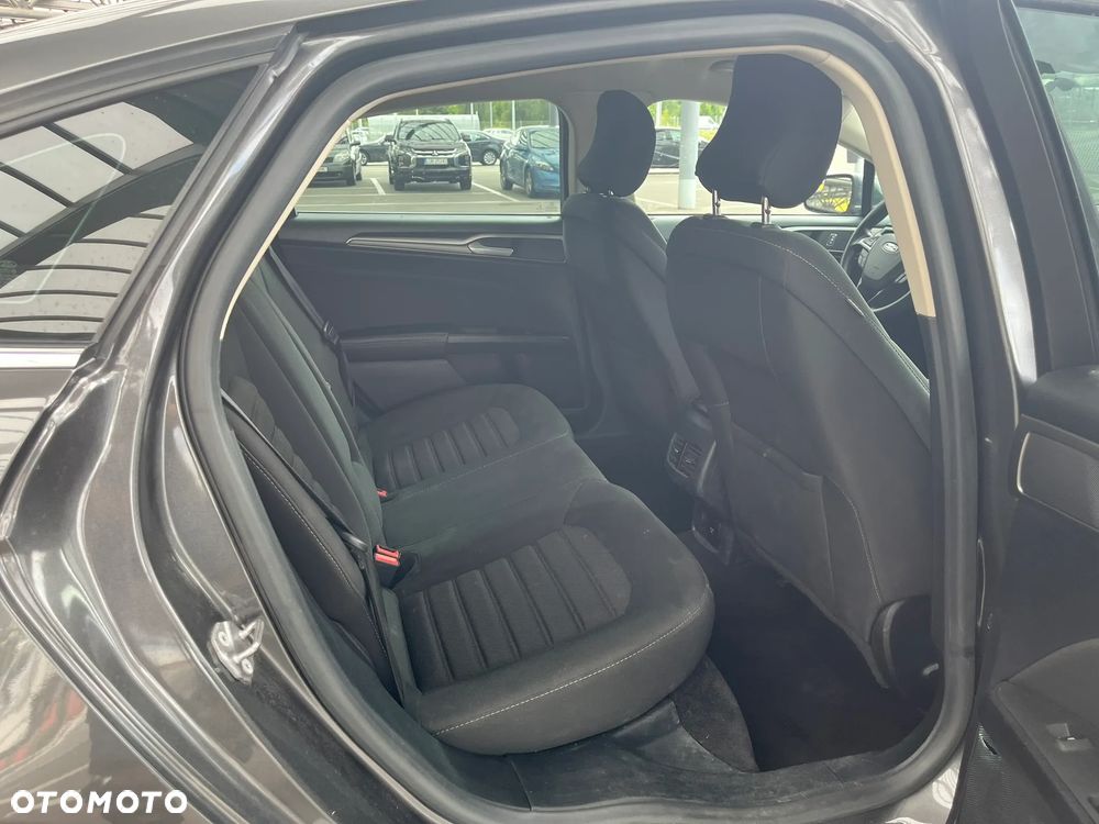 Ford Fusion - 8