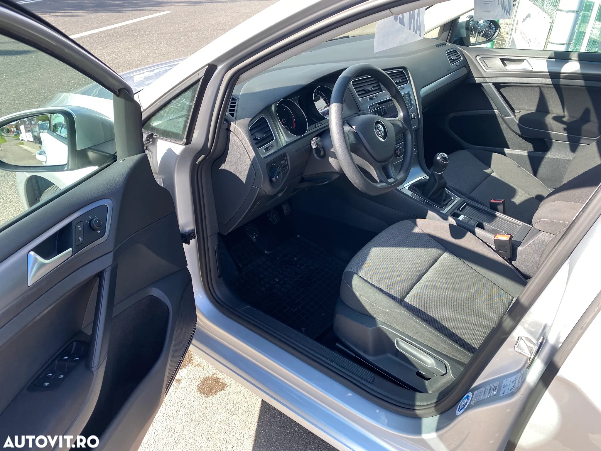Volkswagen Golf 1.6 TDI BlueMotion Technology Comfortline - 11