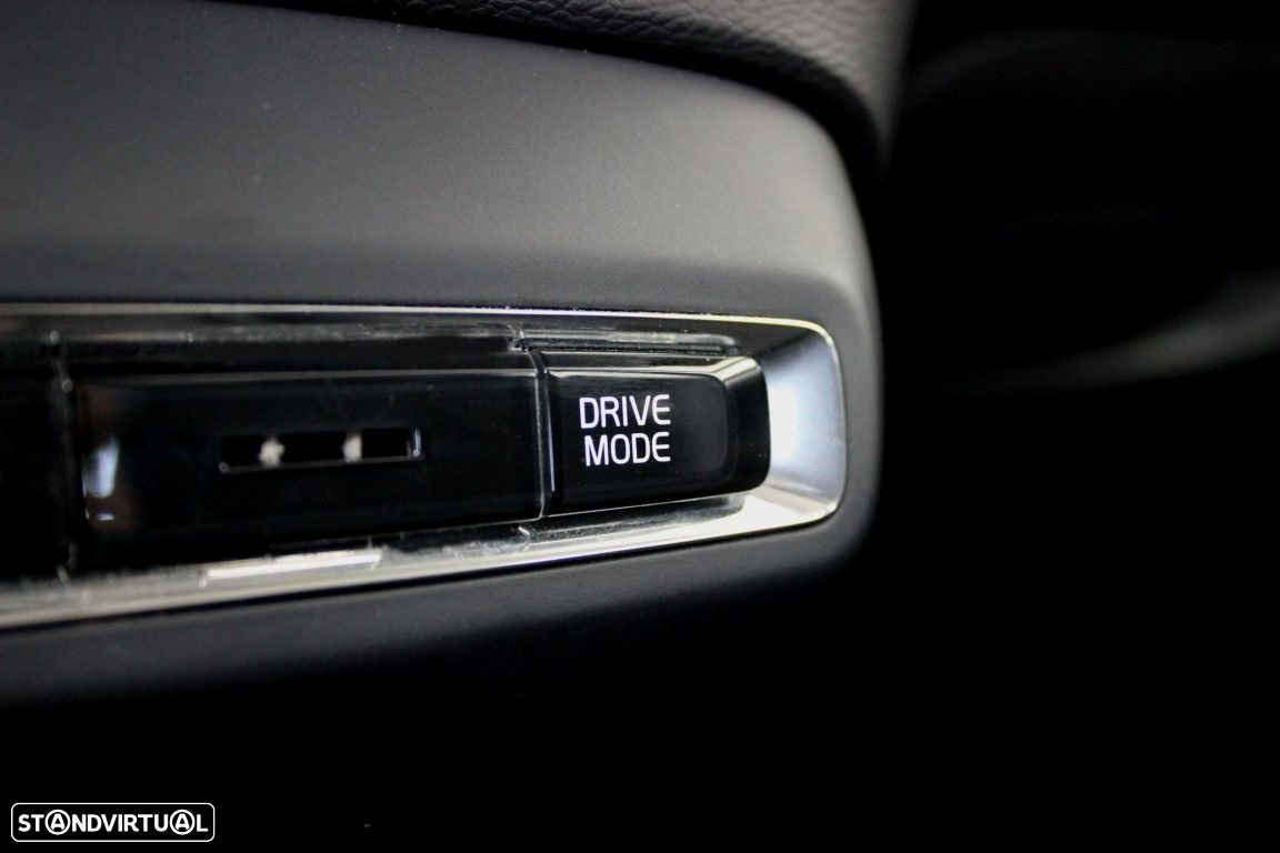 Volvo XC 40 2.0 D3 Momentum - 33