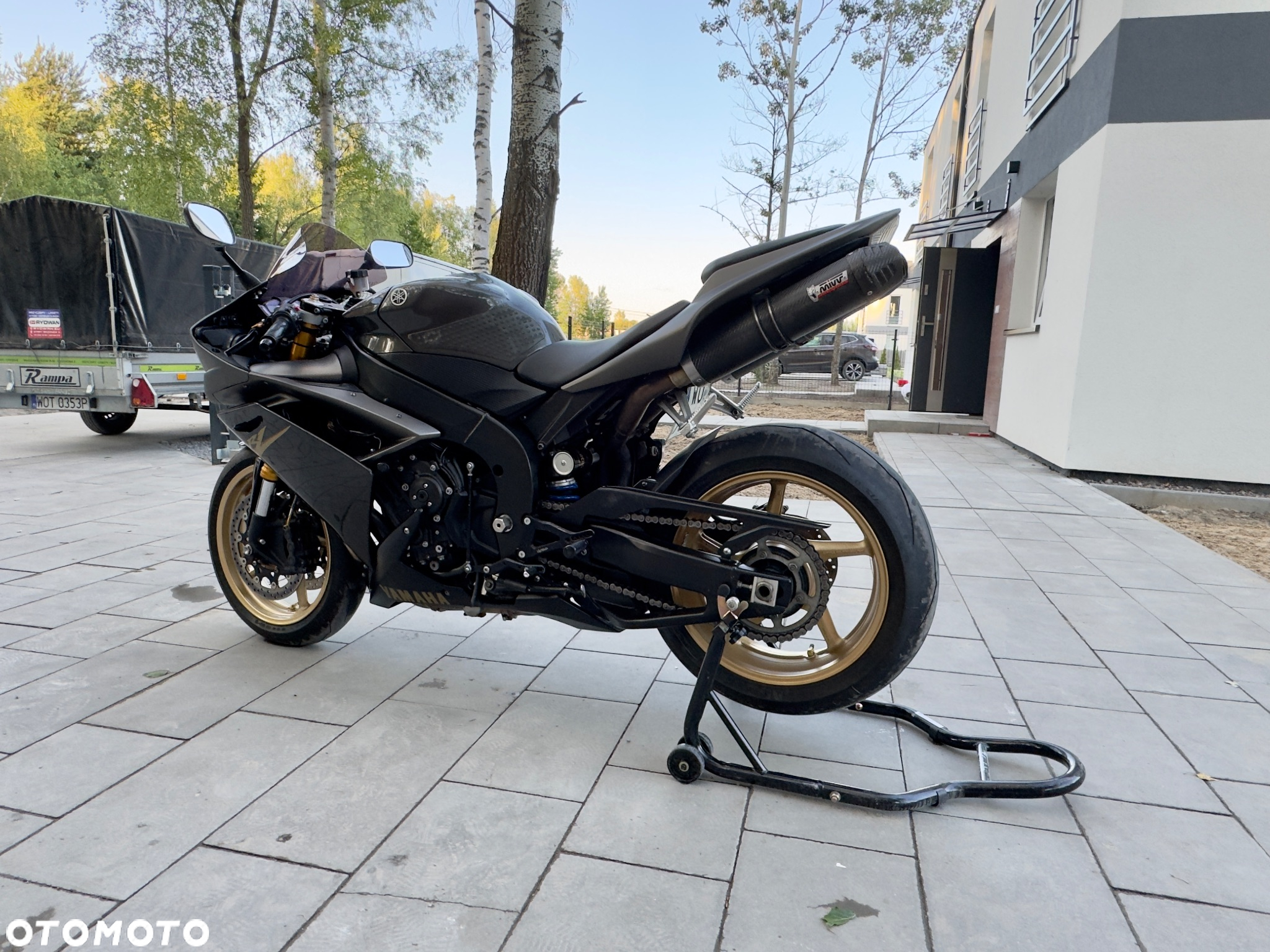 Yamaha R1 - 6
