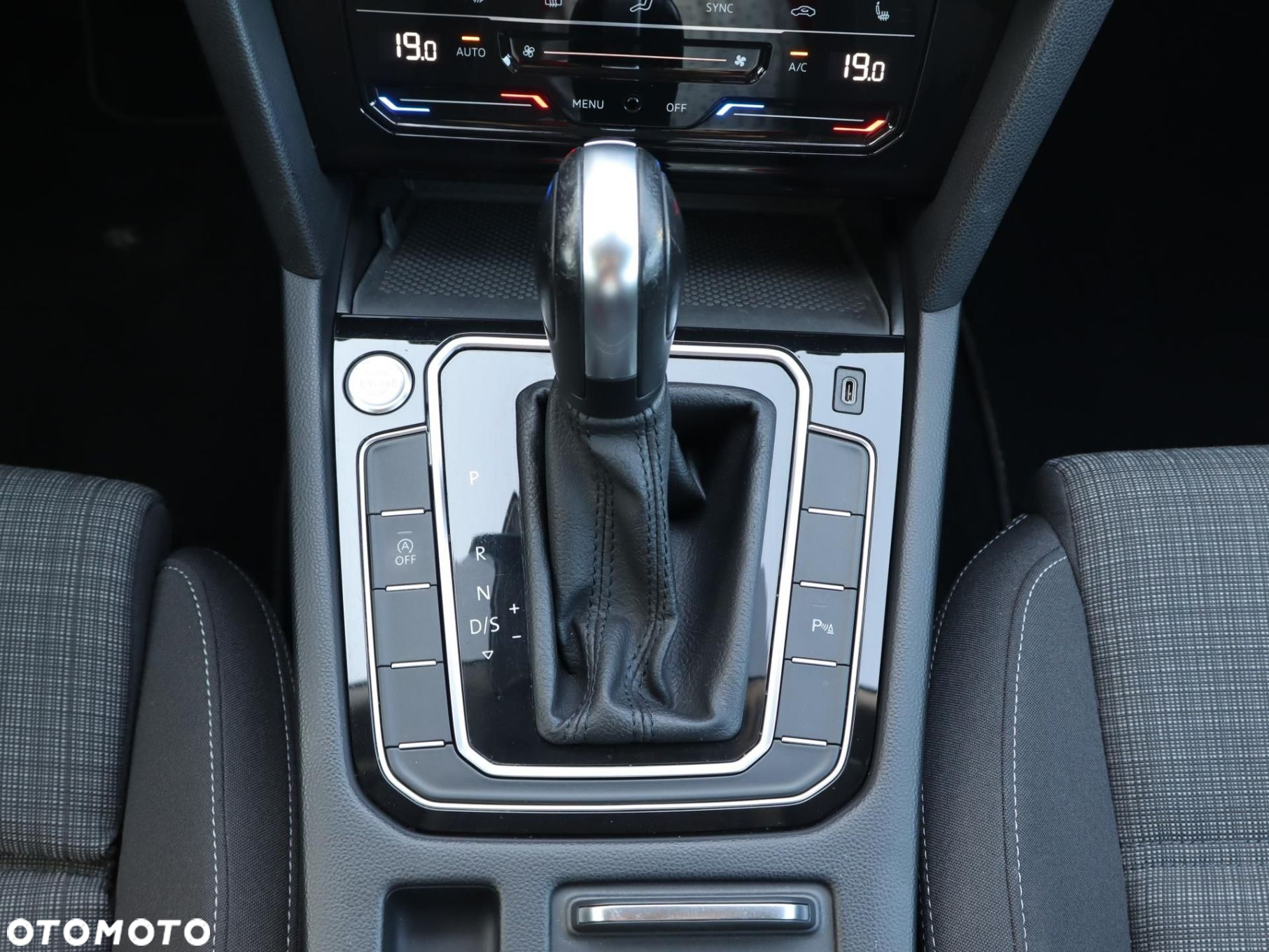 Volkswagen Passat - 13