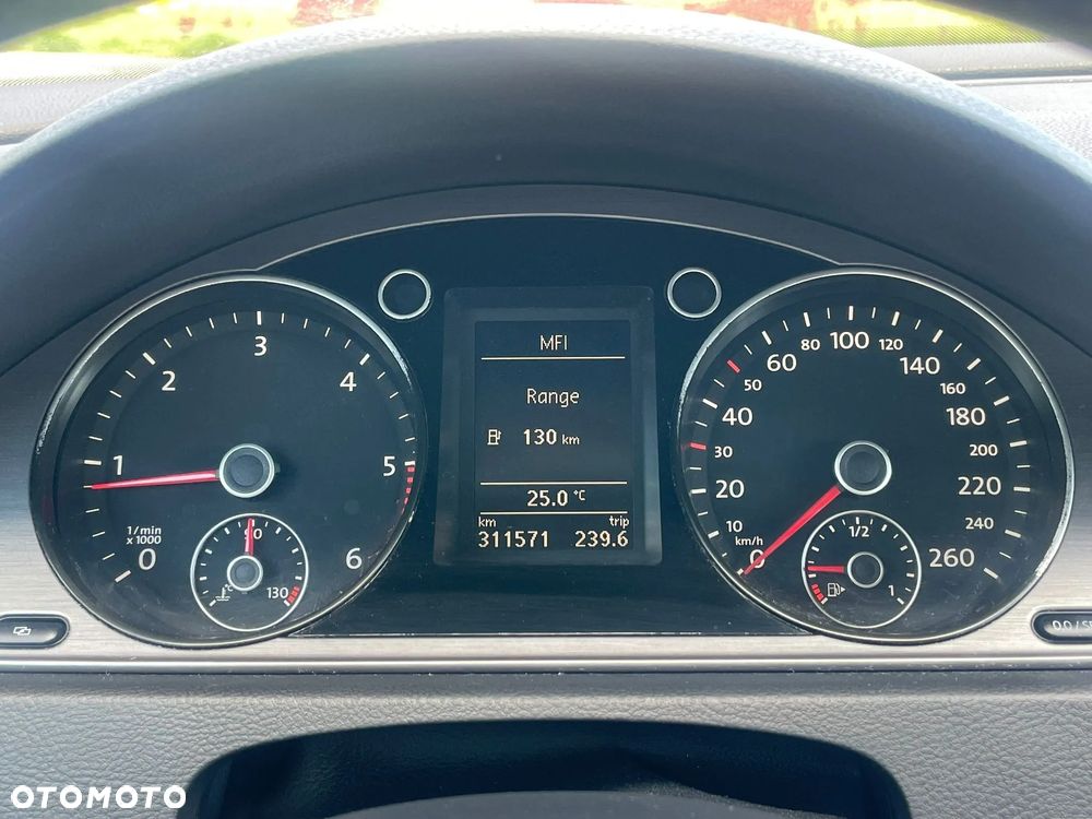 Volkswagen Passat 2.0 TDI Comfortline DSG - 13