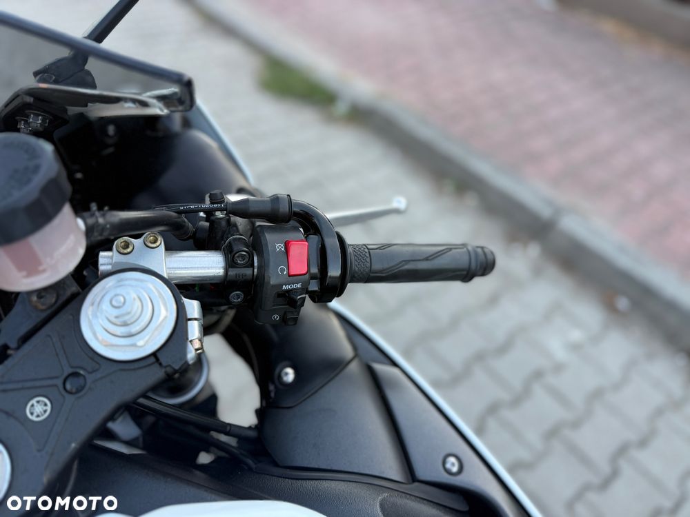 Yamaha R1 - 28