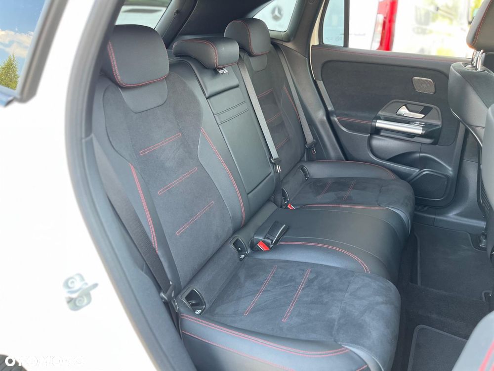 Mercedes-Benz EQA 300 66.5kWh 4-Matic AMG Line - 14