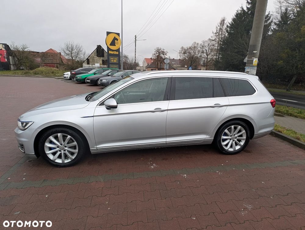 Volkswagen Passat - 4