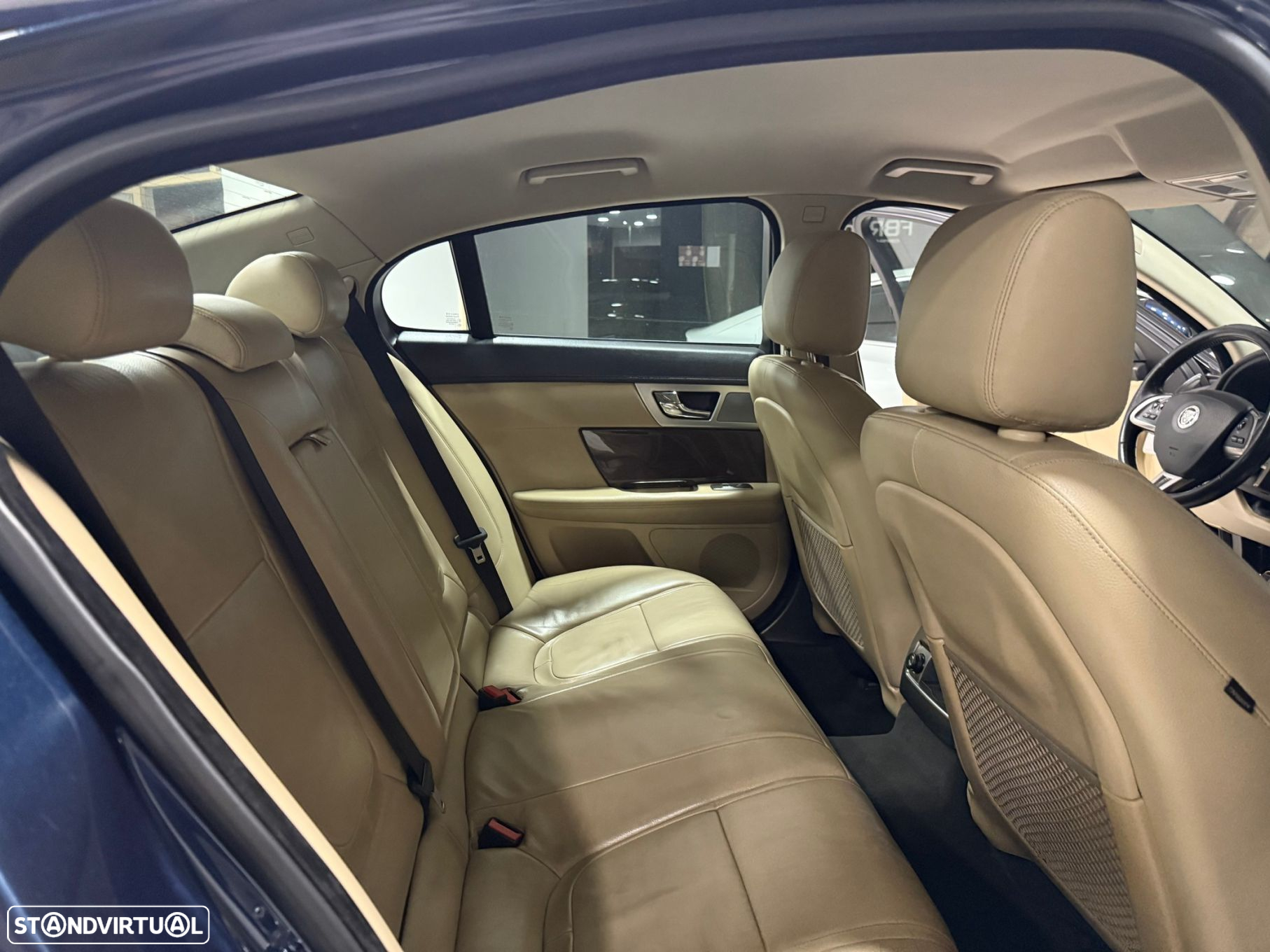 Jaguar XF 2.2 D Premium Luxury - 29