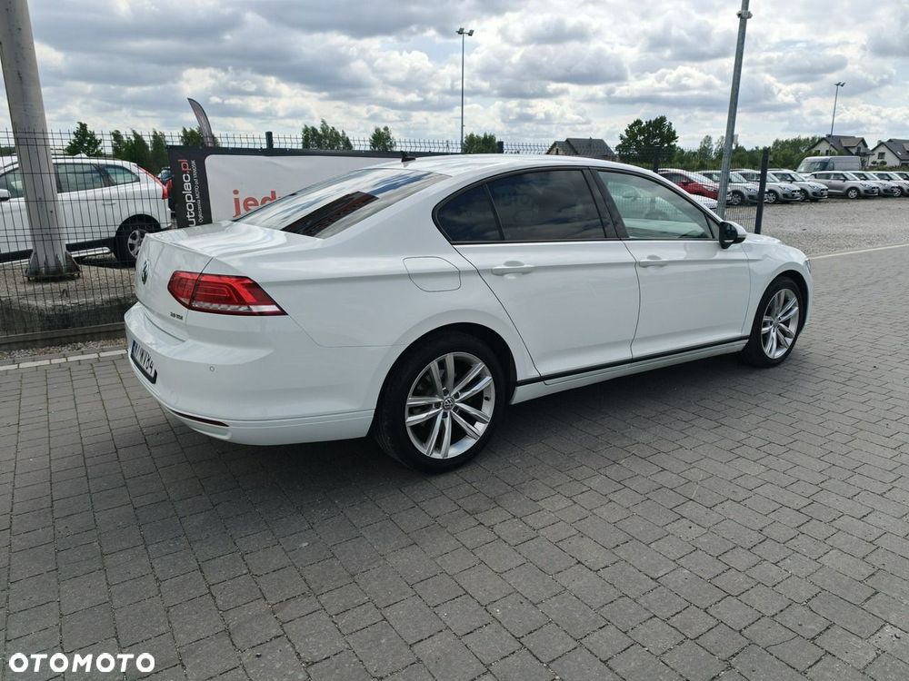 Volkswagen Passat - 10