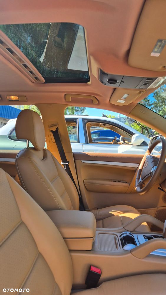 Porsche Cayenne - 22