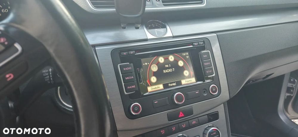 Volkswagen Passat - 8
