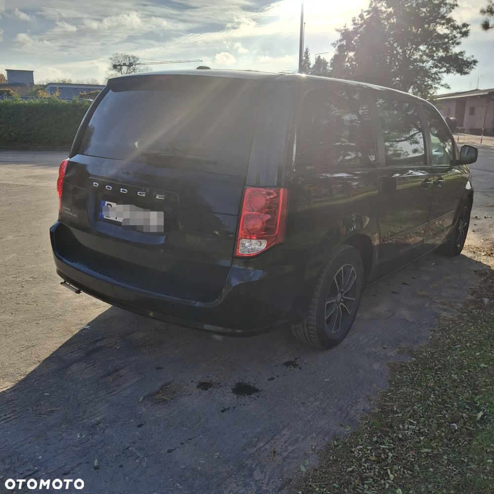Dodge Caravan - 5