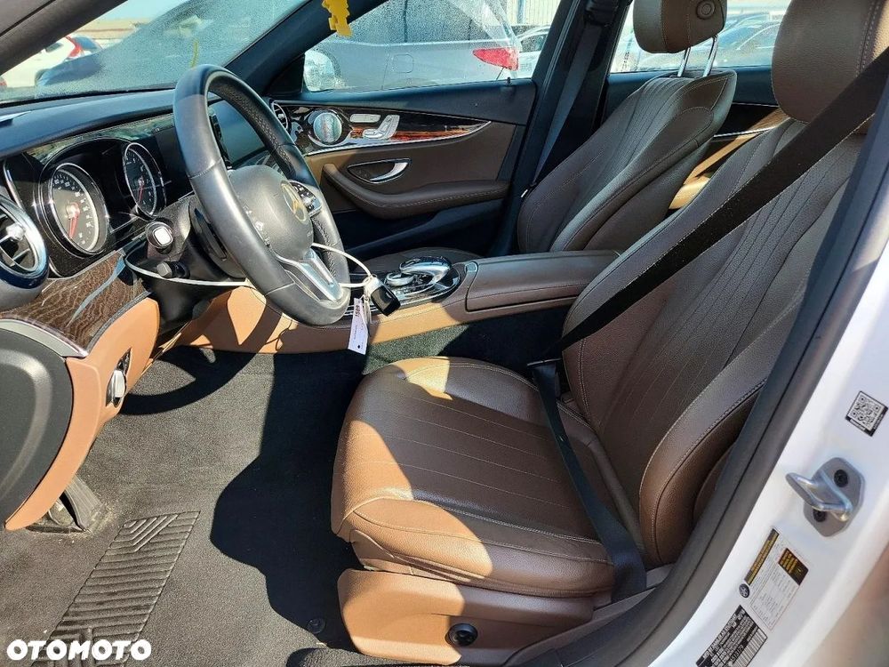 Mercedes-Benz Klasa E 300 9G-TRONIC AMG Line - 8