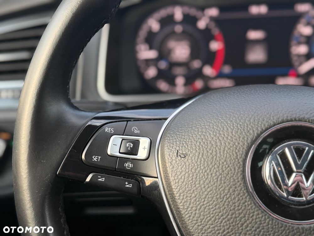 Volkswagen Golf - 22