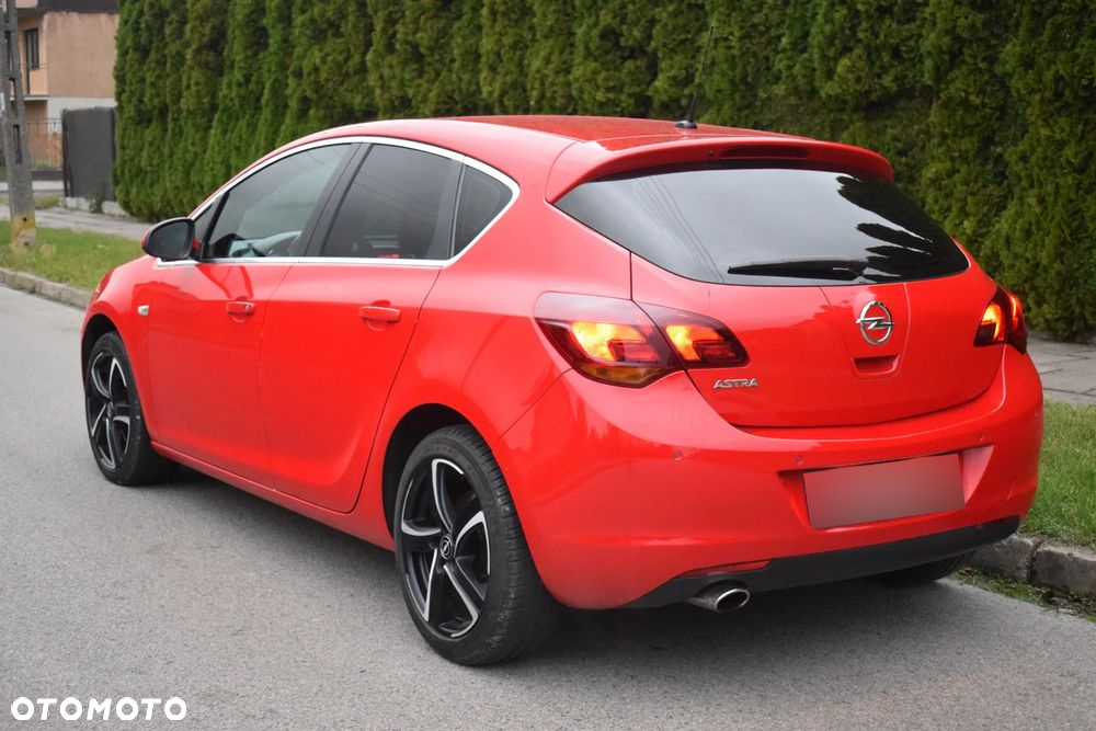 Opel Astra IV 1.6 T Cosmo - 12