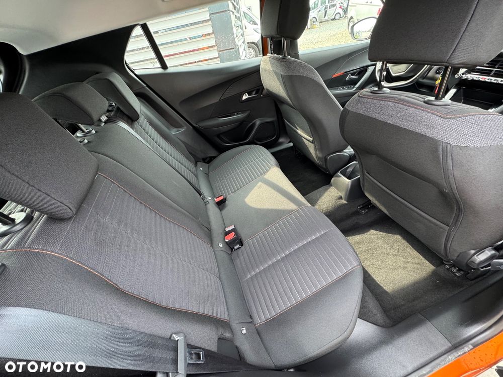 Peugeot 2008 1.2 PureTech Active S&S EAT8 - 22