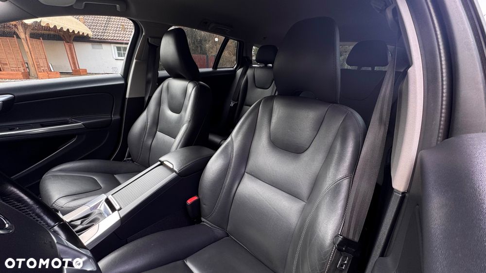 Volvo V60 D4 Geartronic Momentum - 39
