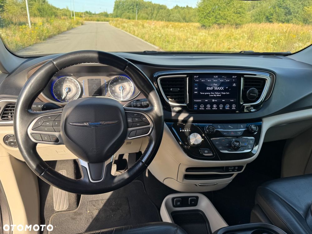 Chrysler Pacifica - 7