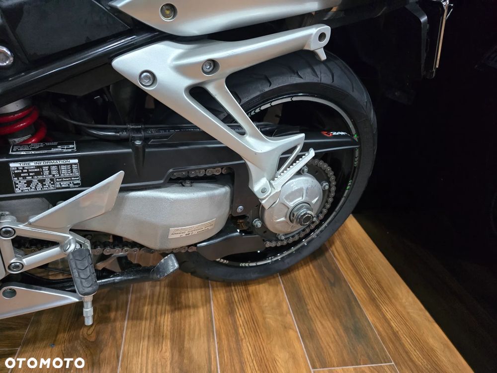 Honda VFR - 12