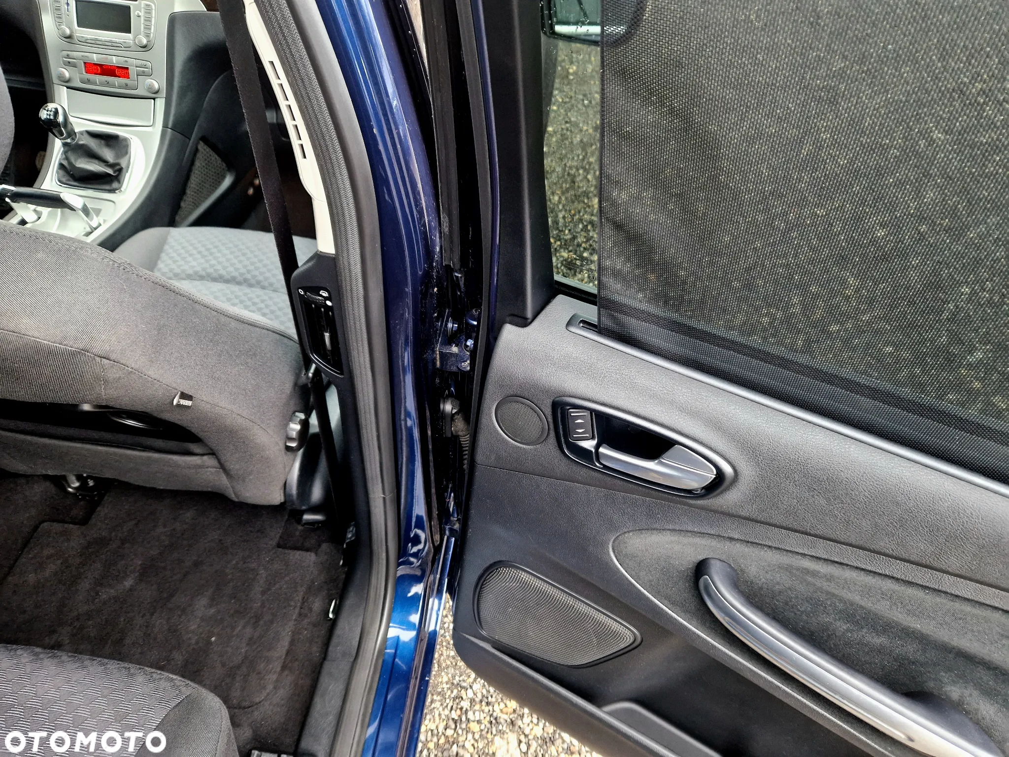Ford Galaxy 2.0 Ghia - 25