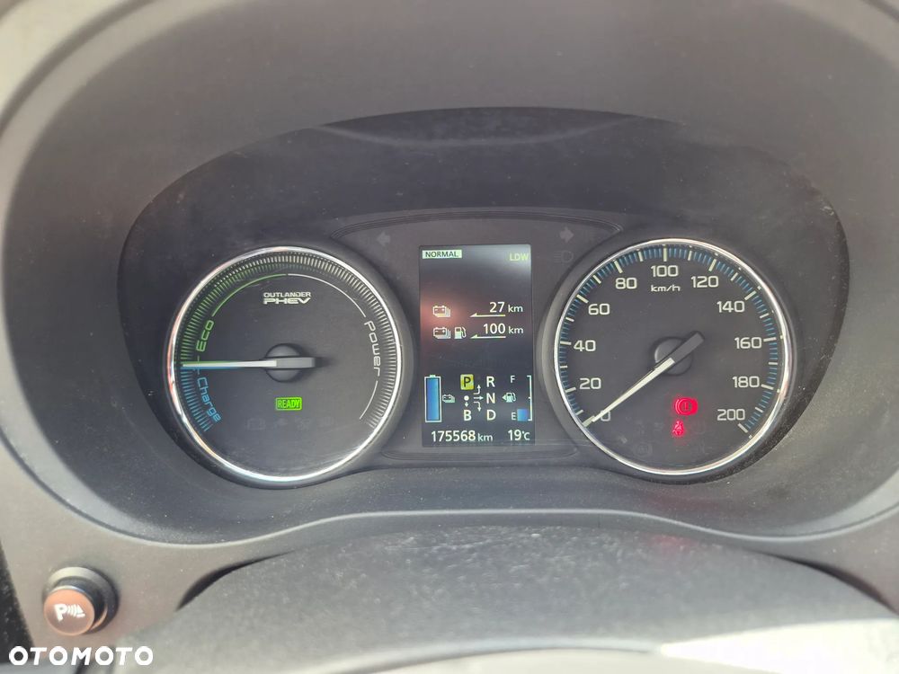 Mitsubishi Outlander - 21