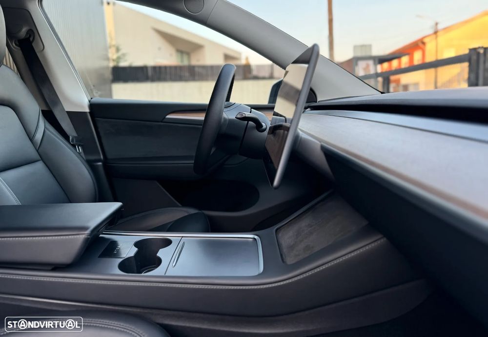 Tesla Model Y Long Range Dual Motor AWD - 29