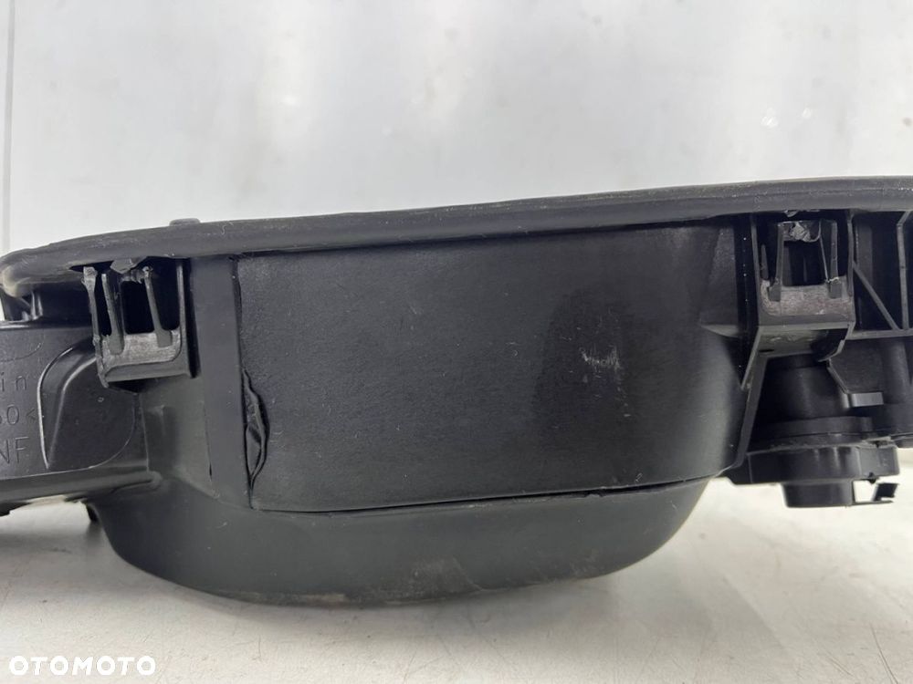 Klapka wlewu paliwa VW Touran II 5T 2015r.- 5ta809857e 5ta809799 - 9