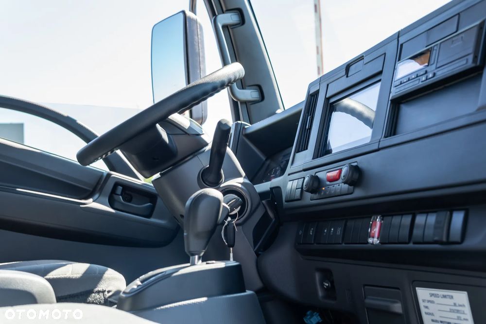Isuzu M30 - 24