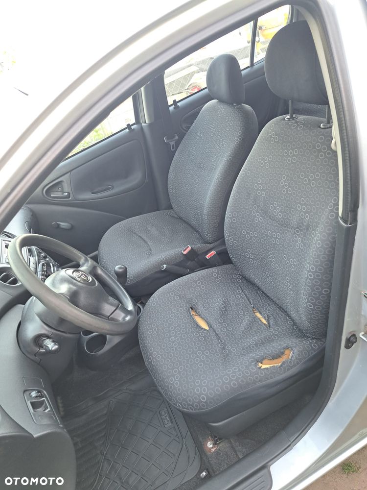 Toyota Yaris 1.0 Terra - 8