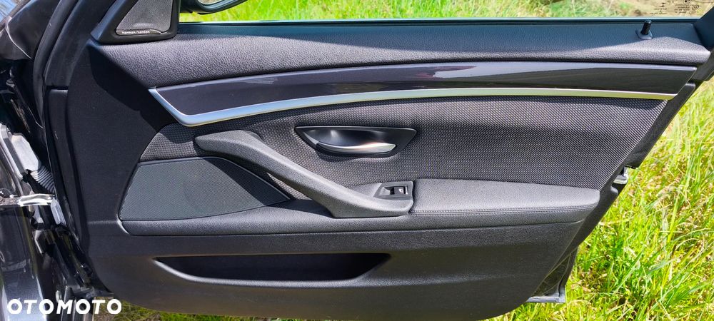 BMW Seria 5 520d xDrive - 31