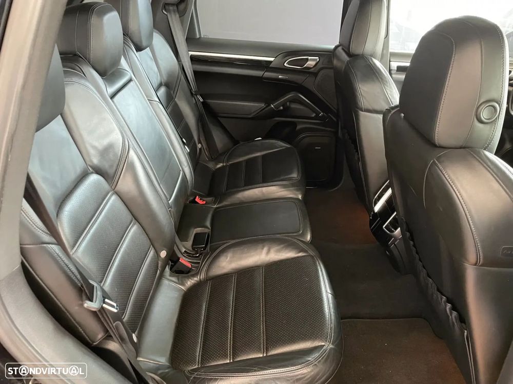 Porsche Cayenne - 32