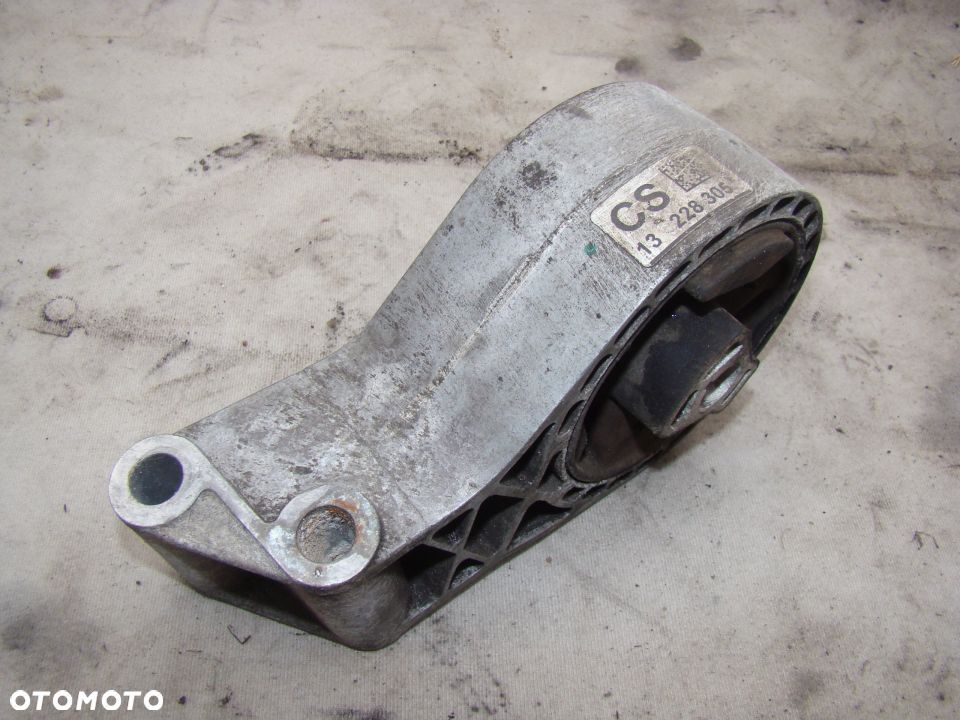 PODUSZKI ŁAPA PODUSZKA SILNIKA SKRZYNI OPEL INSIGNIA 13228305 CS 1,6T , 1,8 skrzynia M32 - 2