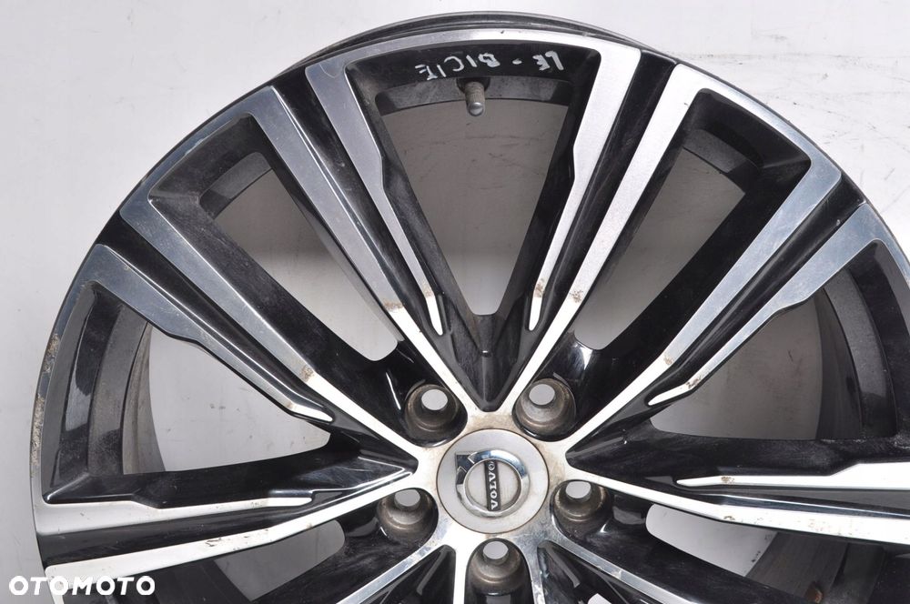 VOLVO XC60 II FELGA ALUMINIOWA 32271570 19 - 8