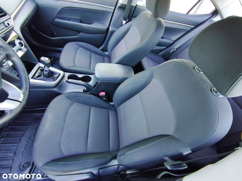 Hyundai Elantra 1.6 Classic Plus - 7