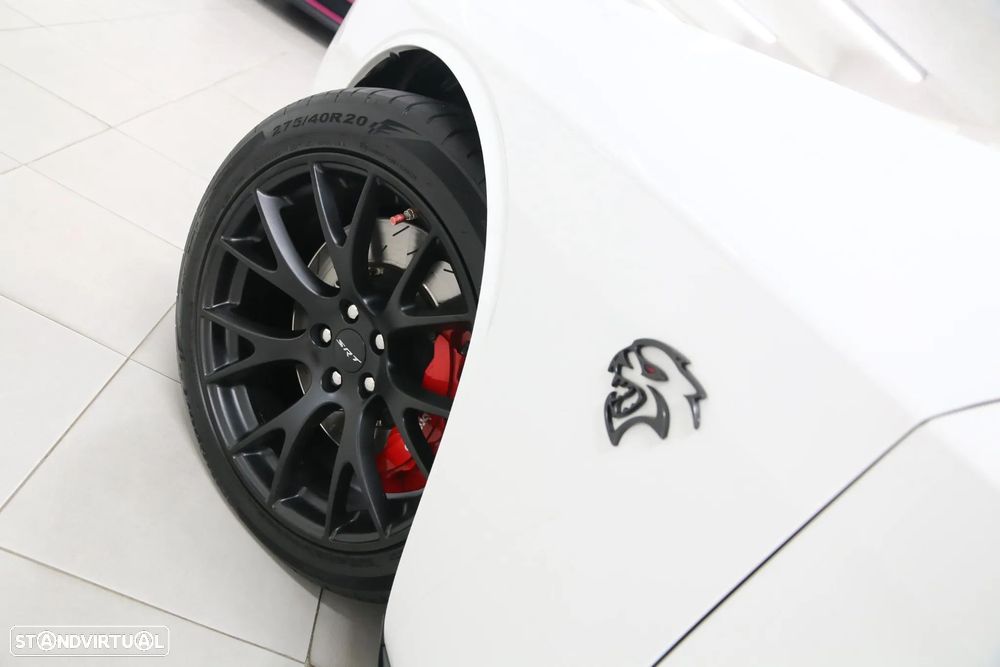 Dodge Challenger Auto SRT Hellcat - 18
