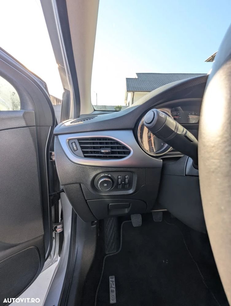 Opel Astra 1.6 D (CDTI) Edition - 11