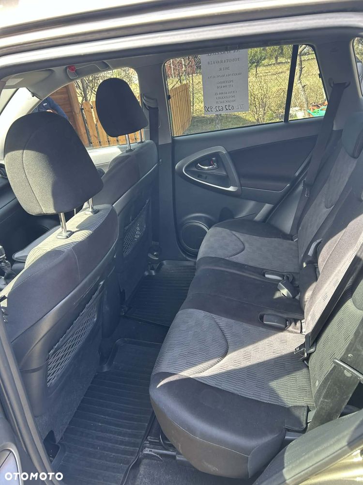 Toyota RAV4 - 6