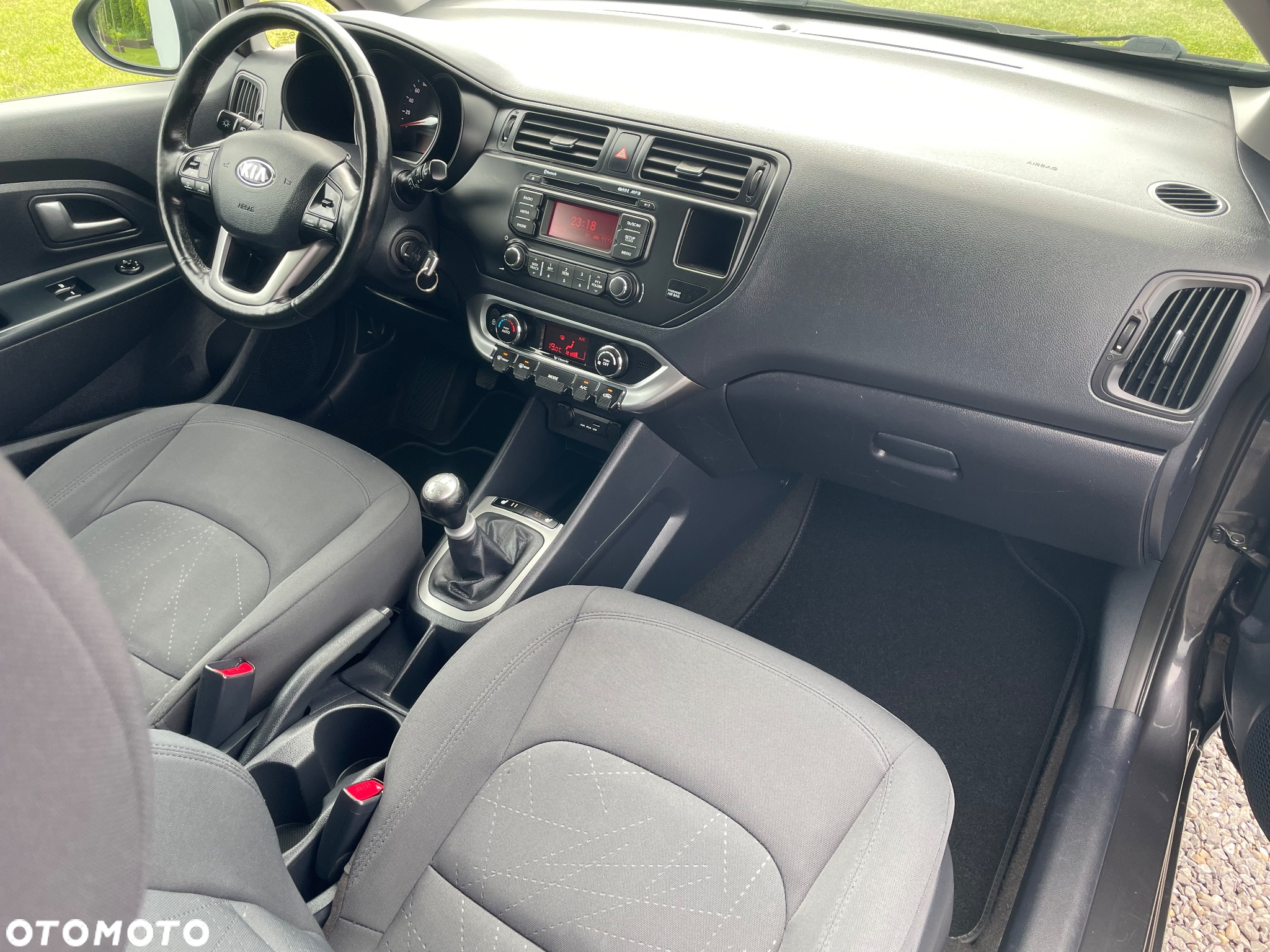 Kia Rio 1.2 Fifa World Cup Edition - 11