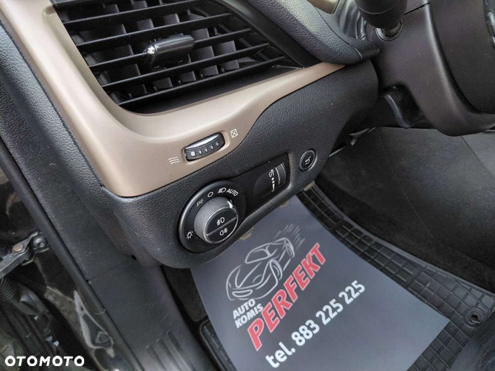 Jeep Cherokee - 12