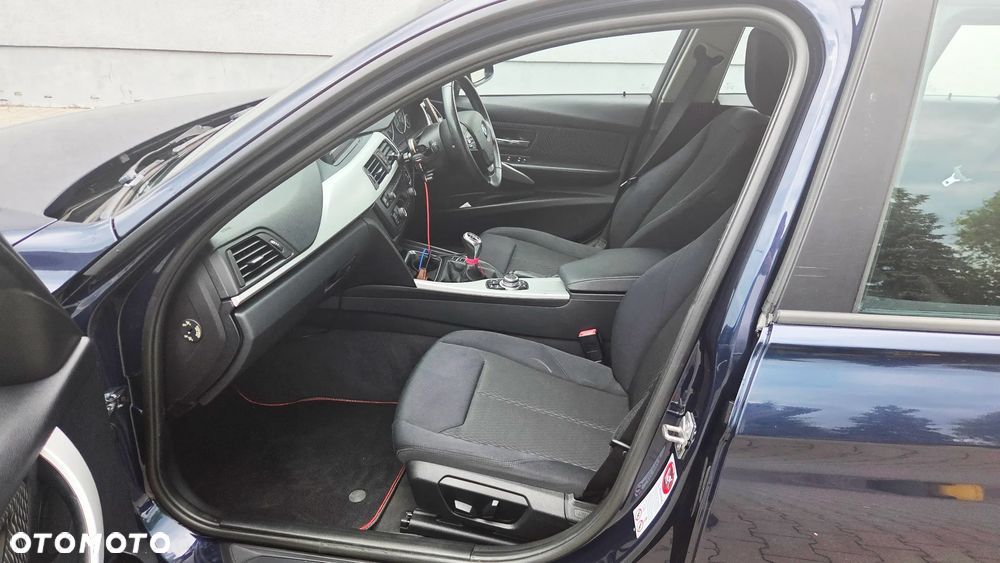 BMW Seria 3 320d DPF Efficient Dynamics Edition - 8
