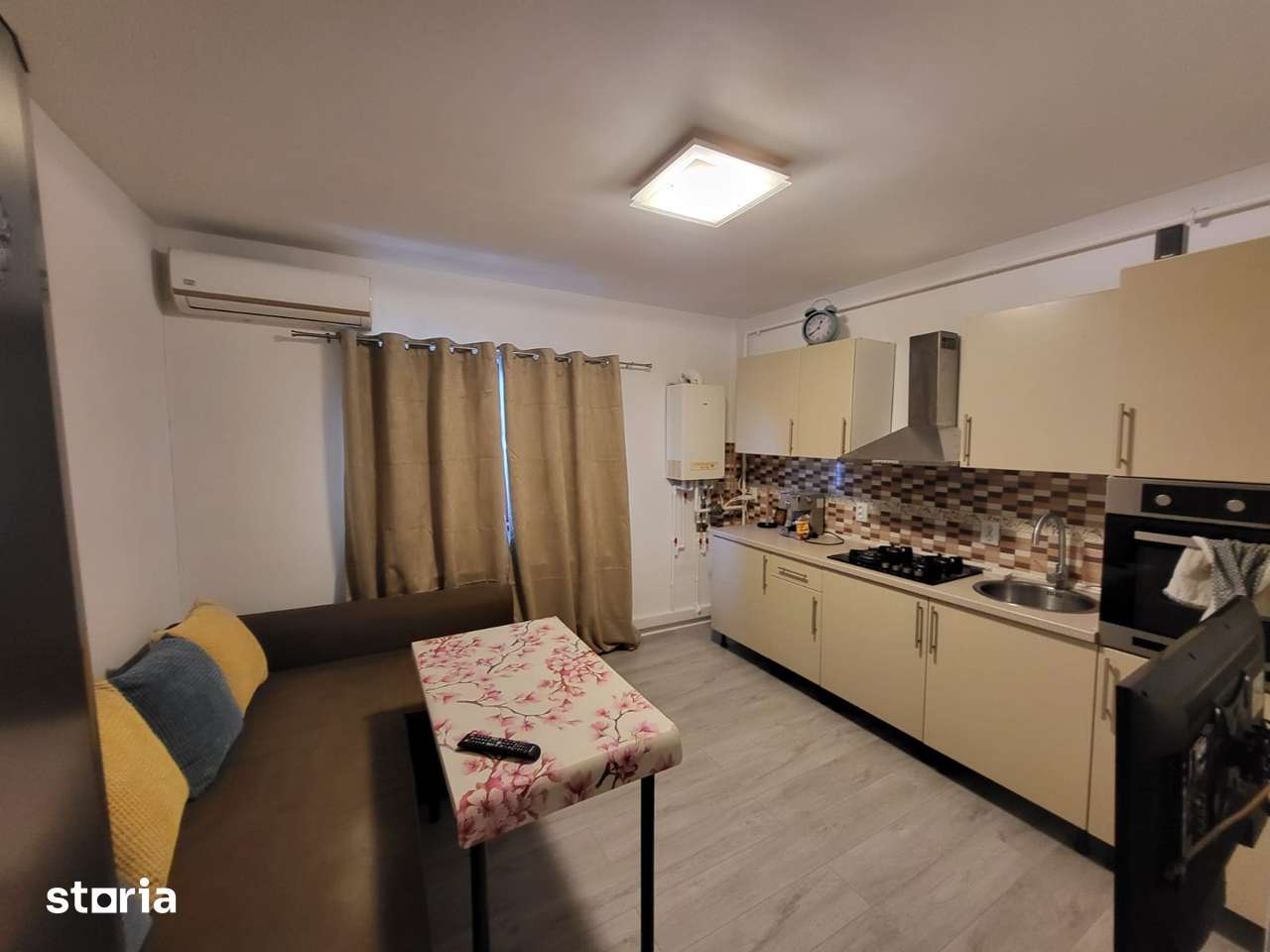APARTAMENT CU 2 CAMERE DE VÂNZARE ÎN OTOPENI, ZONA CENTRALĂ — fotografia 2