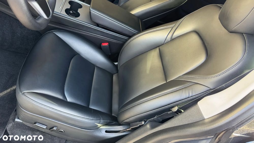 Tesla Y Long Range AWD - 20