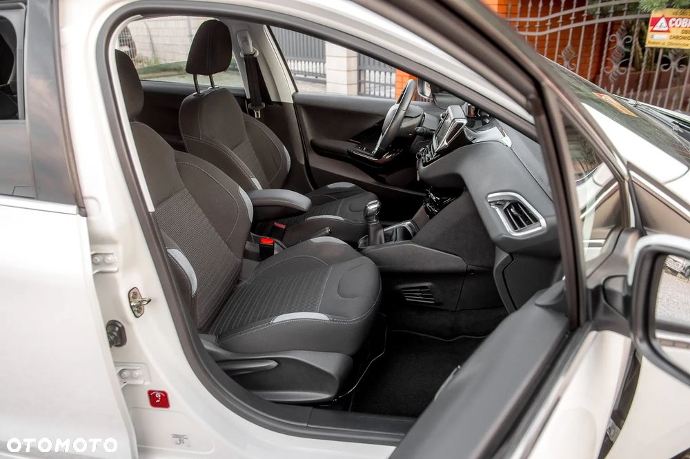 Peugeot 208 1.6 VTi Allure - 21