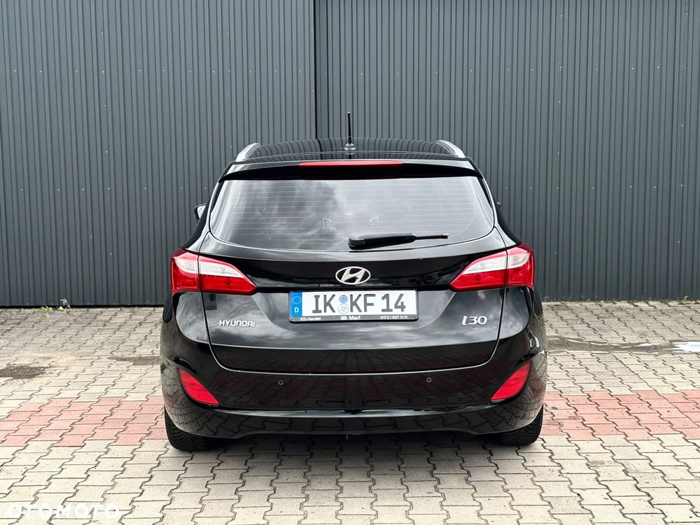 Hyundai i30 1.6 CRDi Fifa World Cup Edition - 9