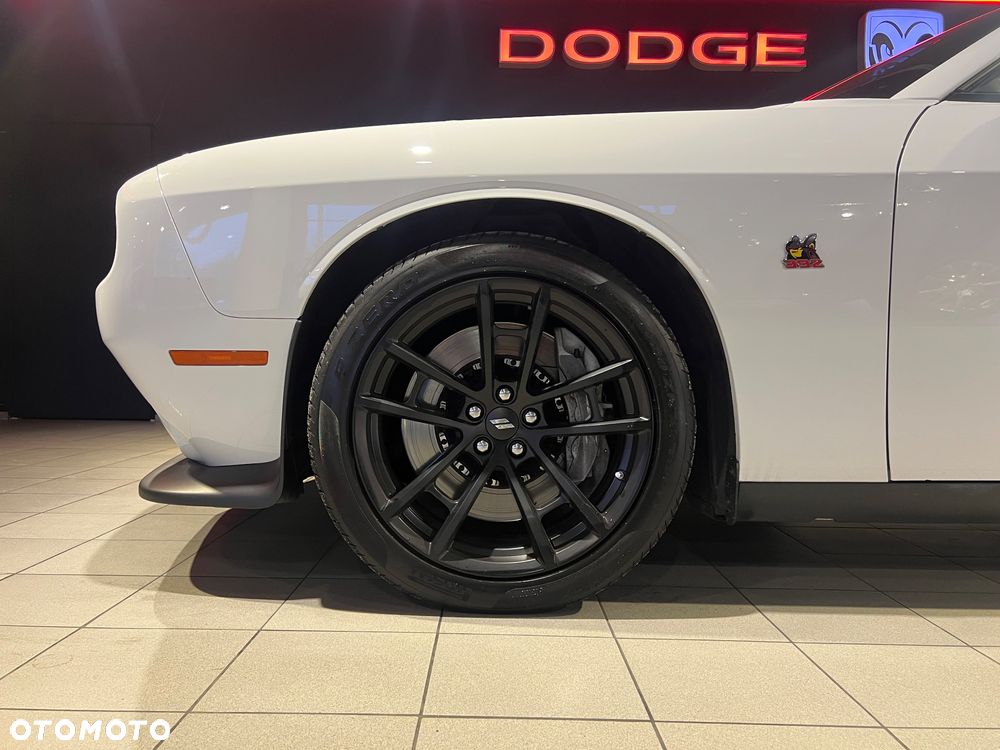Dodge Challenger 6.4 Scat Pack - 17