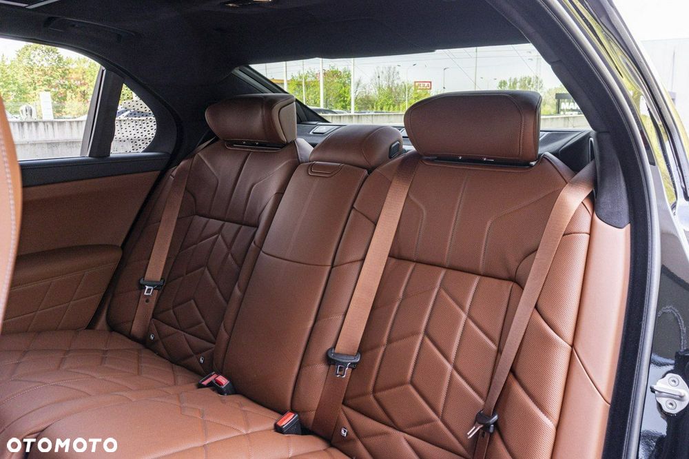 BMW Seria 7 - 32