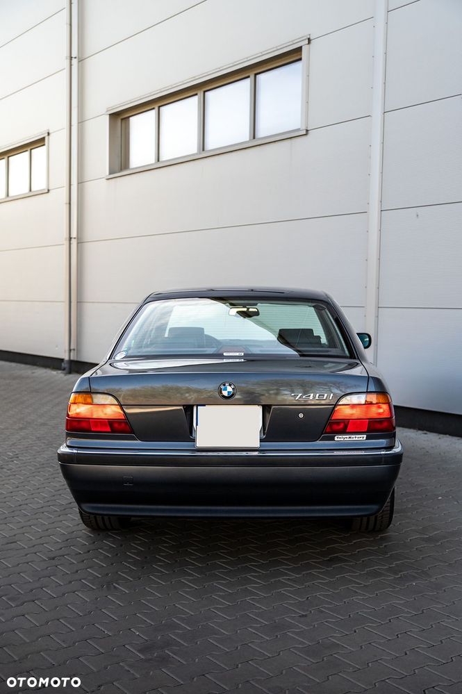 BMW Seria 7 740i V8 - 6