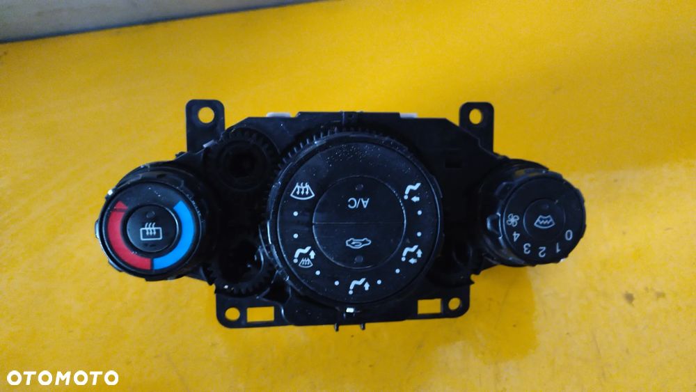 Panel nawiewu Ford OE 8A6119980BE - 2